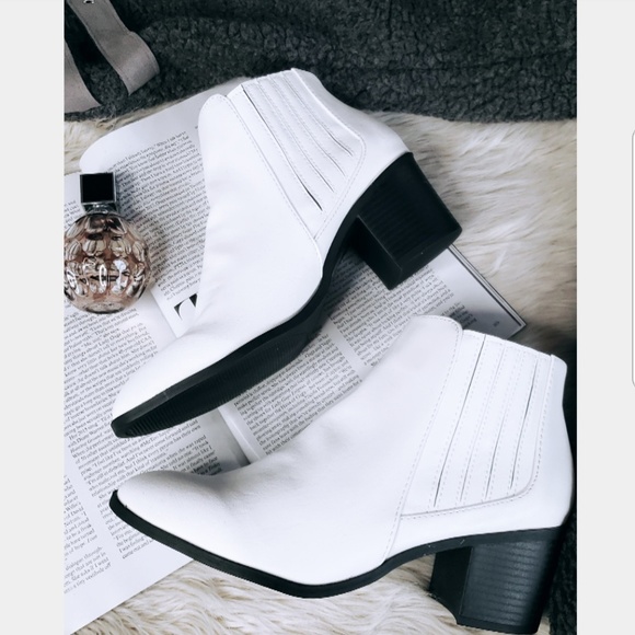 Shoes - 🚨LAST PAIR!!//The Winter// White Moto Boots